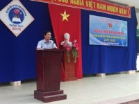 Thầy giáo Nguyễn Văn Tiên - hiệu trưởng nhà trường phát biểu khai mạc ngày hội.