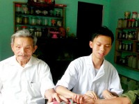 Thanh niên Phan Mai Huy khám bệnh cho người nghèo