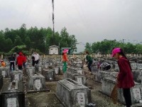 Hiệp Thuận: Tổ chức dọn vệ sinh nghĩa trang liệt sĩ