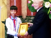 Học sinh Hà Tĩnh được Tổng Bí thư - Chủ tịch nước tặng ảnh Bác Hồ