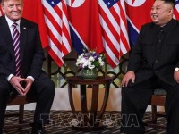 Tổng thống Mỹ Donald Trump (trái) và Chủ tịch Triều Tiên Kim Jong-un trong cuộc gặp đầu tiên tại Hội nghị Thượng đỉnh Mỹ - Triều lần thứ 2 tại Hà Nội ngày 27.2. Ảnh: AFP/TTXVN