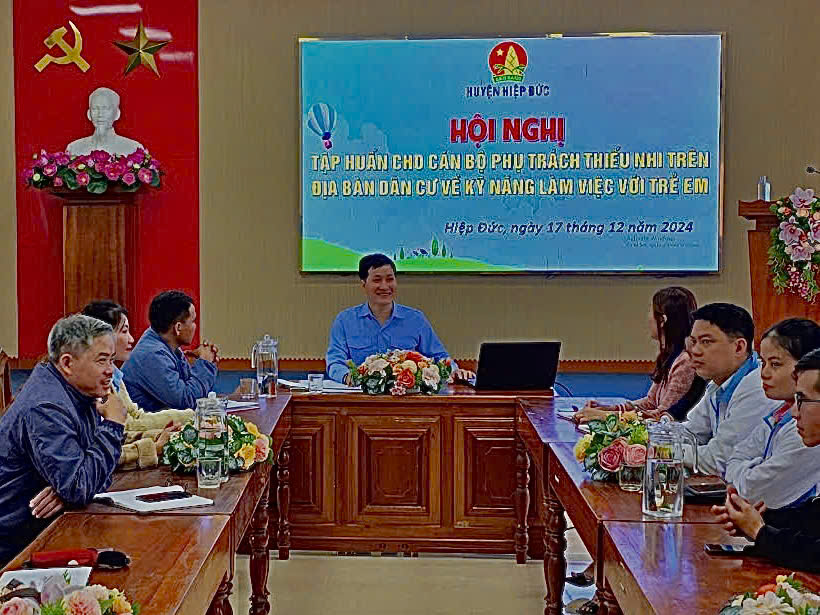 Tập huấn kỹ năng làm việc với trẻ em cho cán bộ phụ trách thiếu nhi trên địa bàn dân cư năm học 2024-2025